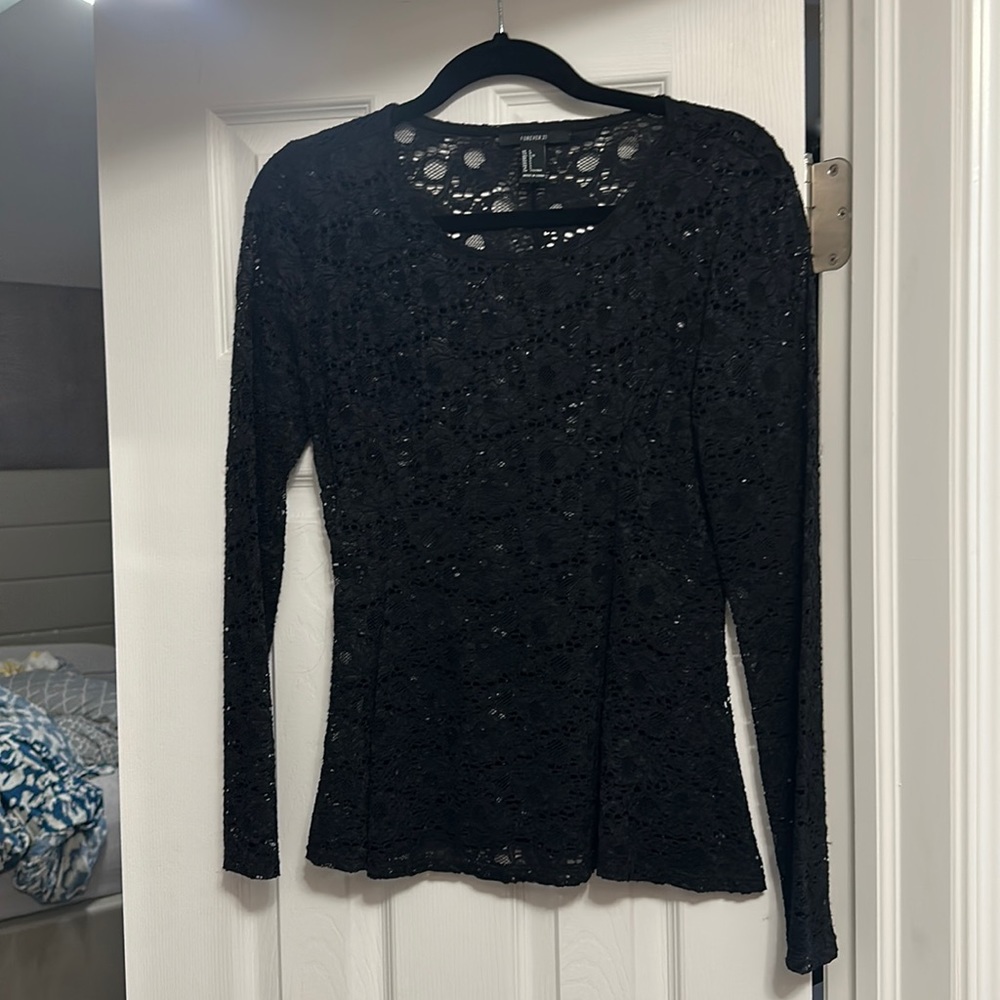 Like new Forever 21 lace peplum long sleep top. Size L.
